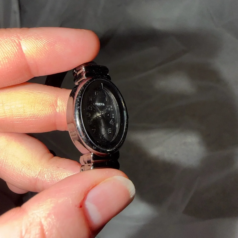 Geneva Black Oval Smartwatch blackish gray‎ works water resistant